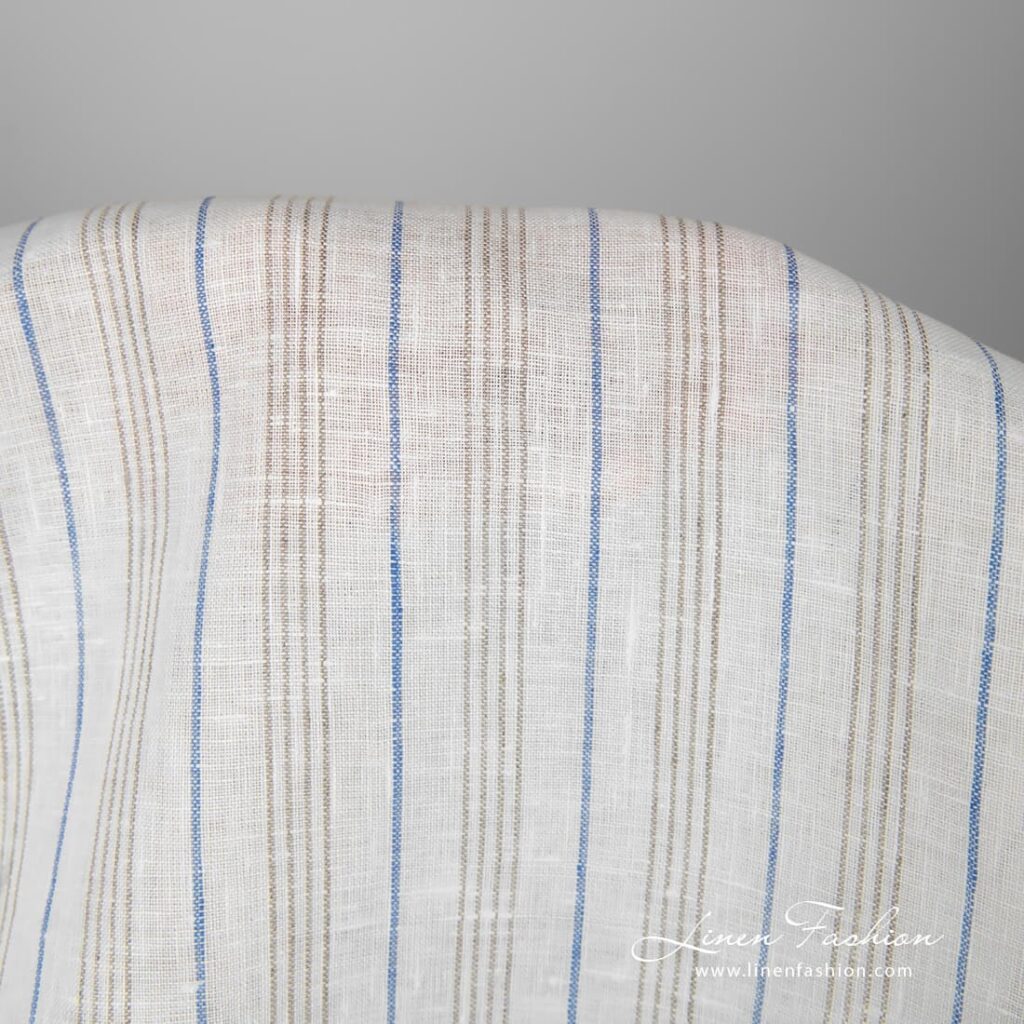 Tissu de lin blanc à rayures bleues et grises 3 Linen fabric white with blue and grey stripes close up detail