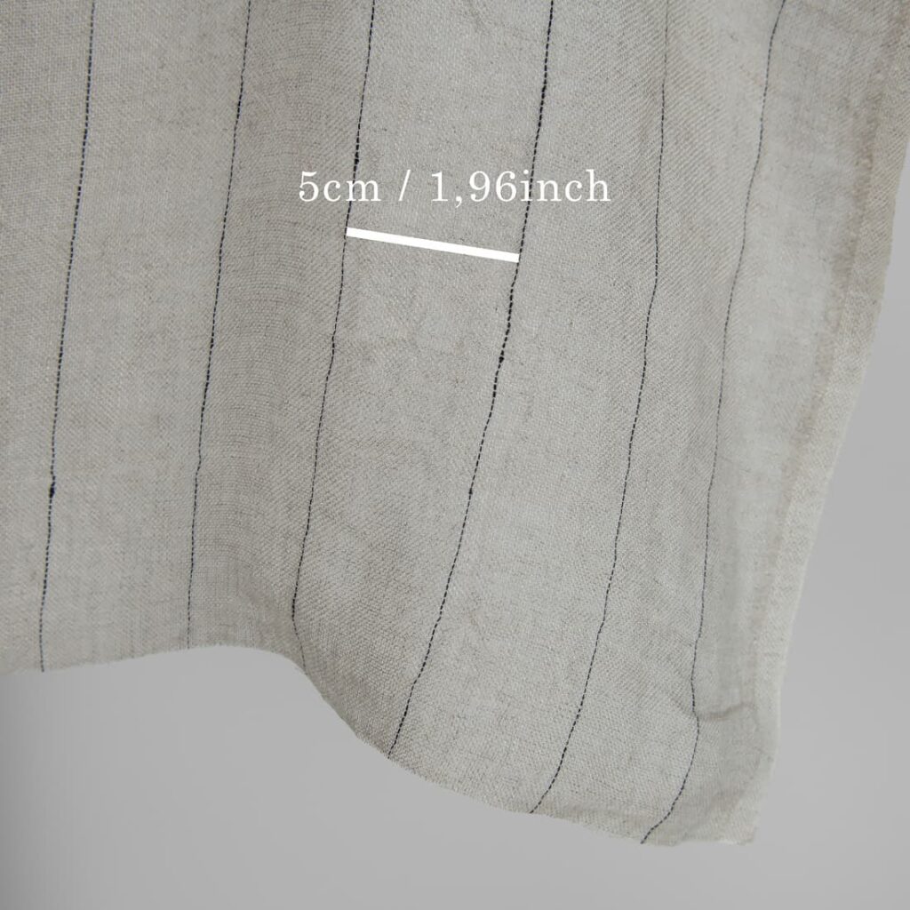 Tissu en lin transparent naturel avec des rayures noires lavées 3 Natural transparent linen fabric with black stripes washed with measurements