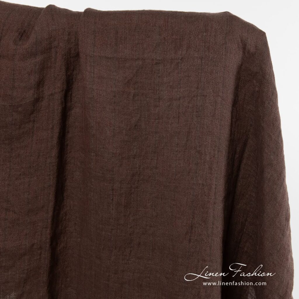 Tissu de lin lavé brun à rayures verticales 2 Washed linen fabric in brown colour.