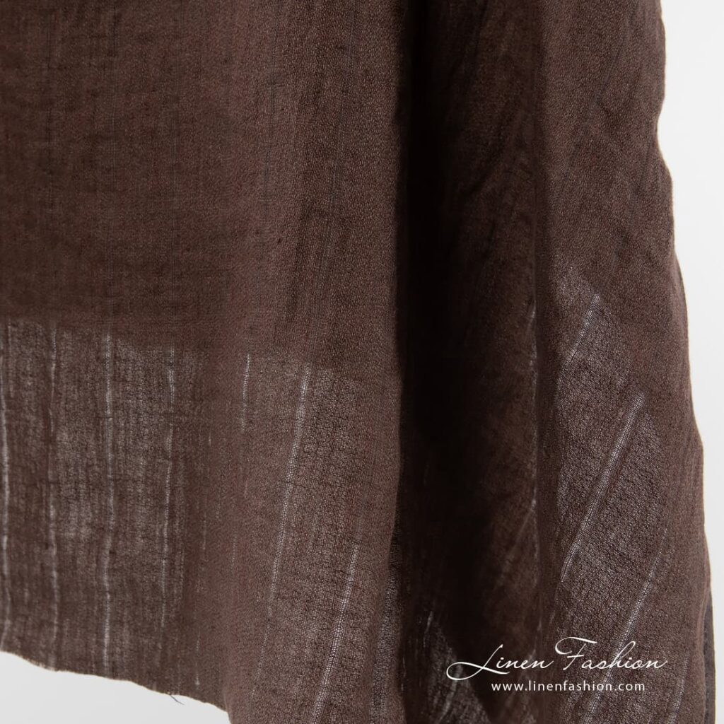 Tissu de lin lavé brun à rayures verticales 3 Striped washed linen fabric in brown.