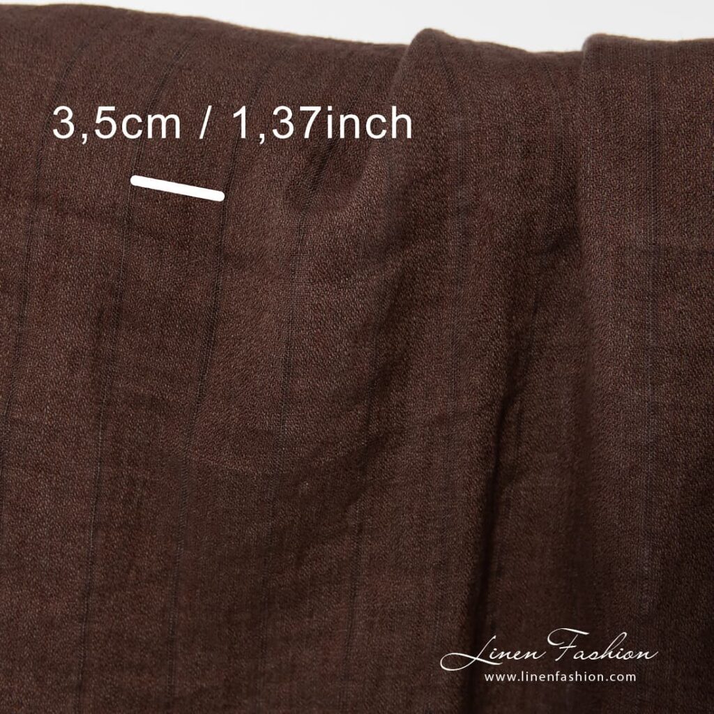 Tissu de lin lavé brun à rayures verticales 4 100% linen fabric in brown colour, washed.