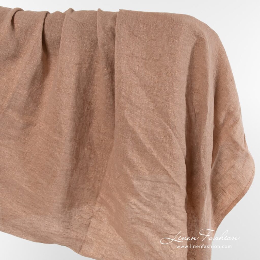 Tissu en lin lavé de couleur cacao 1 Linen fabric in cocoa colour.