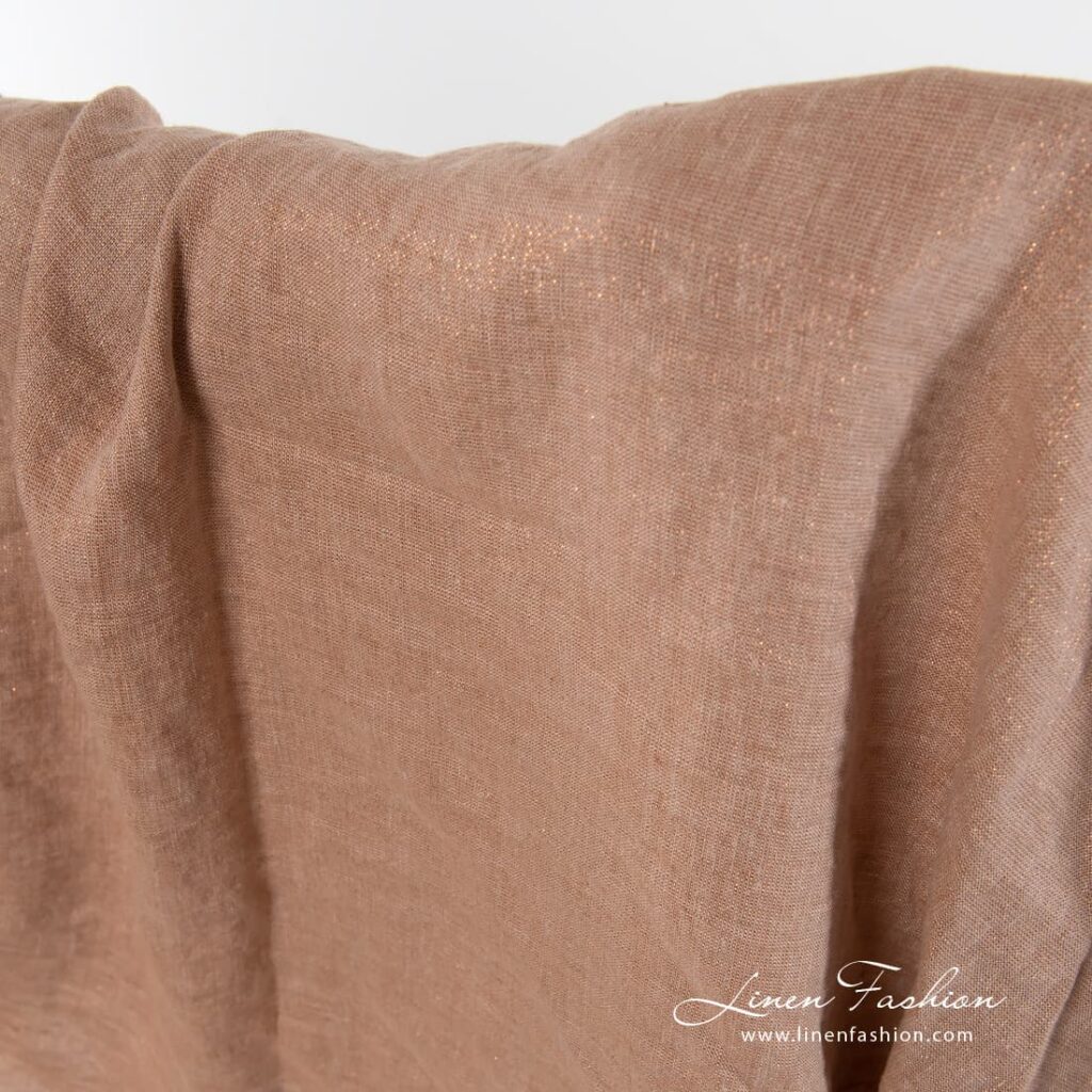 Tissu en lin lavé de couleur cacao 2 Cocoa coloured linen fabric.