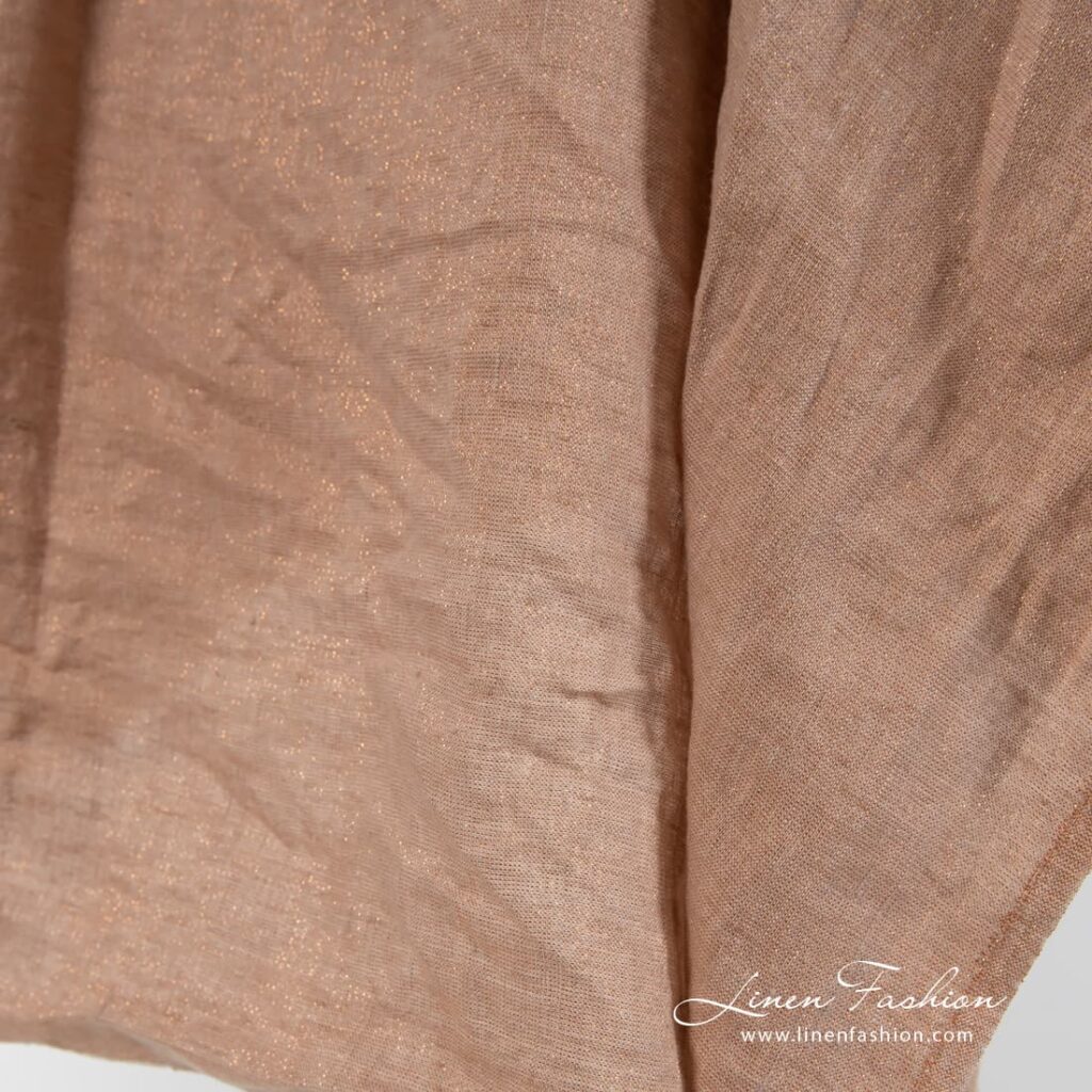 Tissu en lin lavé de couleur cacao 3 Washed linen fabric in cocoa colour.