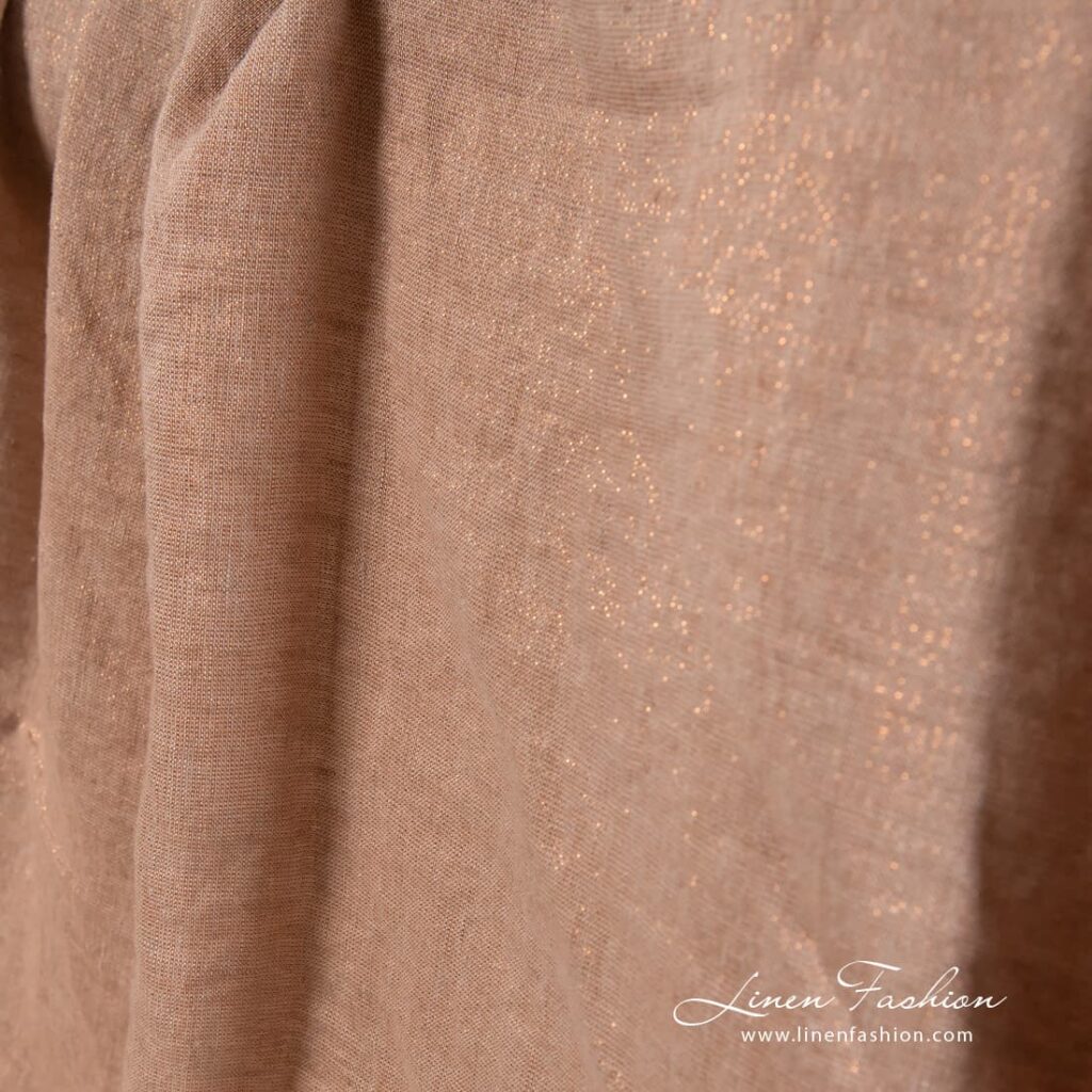 Tissu en lin lavé de couleur cacao 4 Cocoa coloured washed linen fabric.