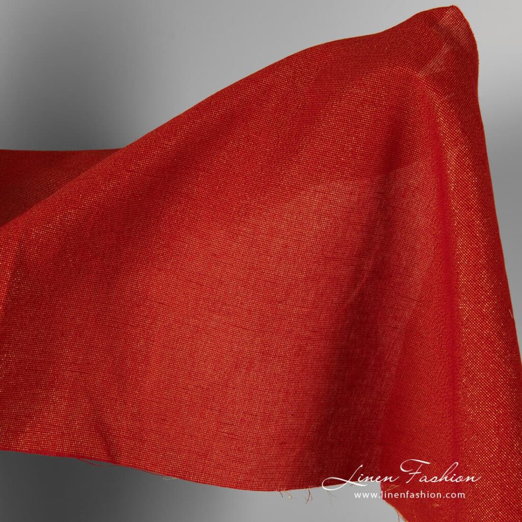 Tissu de coton lin rouge avec paillettes de lurex doré 1 Red linen cotton fabric with golden lurex glitter.