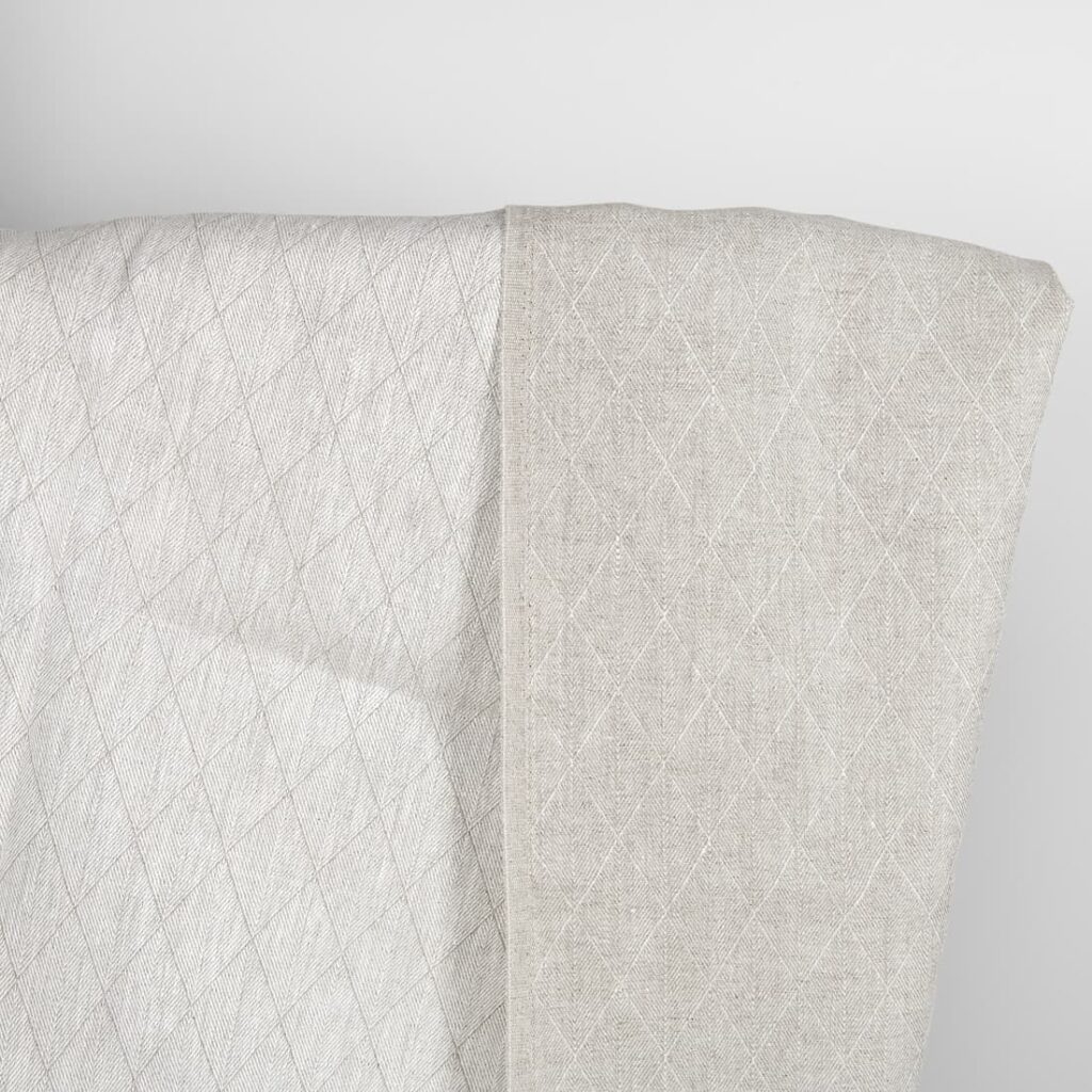 Tissu en lin beige double face à motif de losanges 1 Beige double-sided linen fabric in a diamond pattern