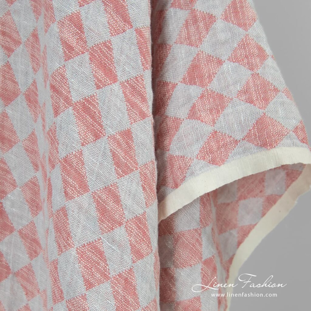 Tissu de lin et de coton en losange rouge lavé 2 Washed linen cotton fabric.