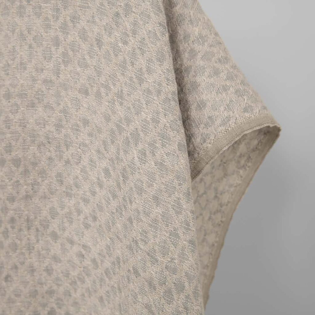 Tissu en coton lin lavé, diamants gris-beige 3 Washed linen cotton fabric in grey-beige diamonds, double-sided