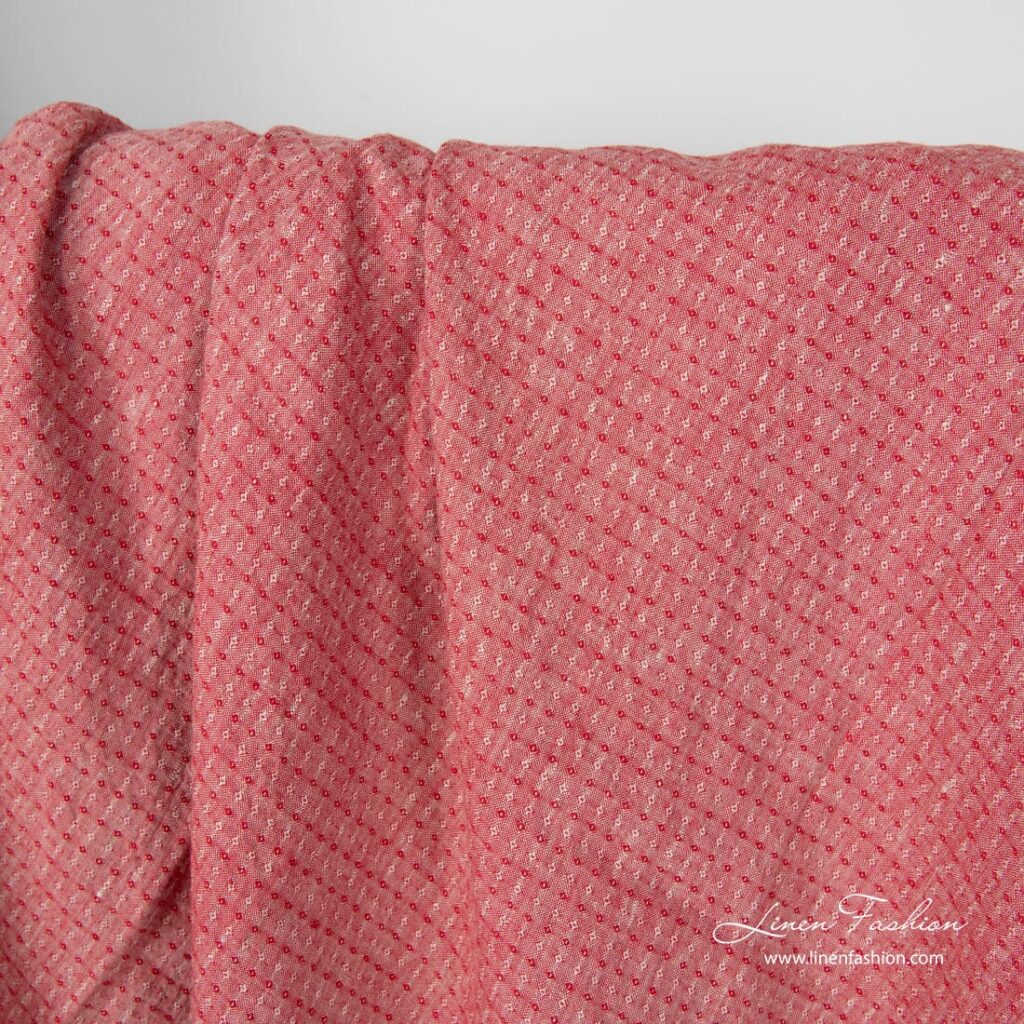 Tissu en lin lavé rouge et gris avec petits diamants 2 Washed linen fabric red grey melange, small diamond pattern