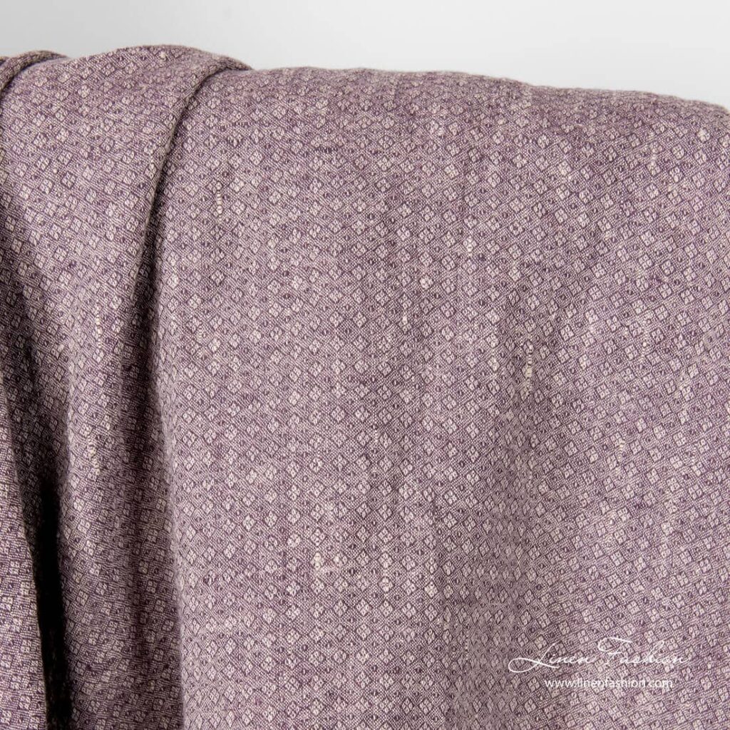 Tissu en lin lavé violet à motifs de petits losanges 2 Purple grey patterned linen fabric, washed