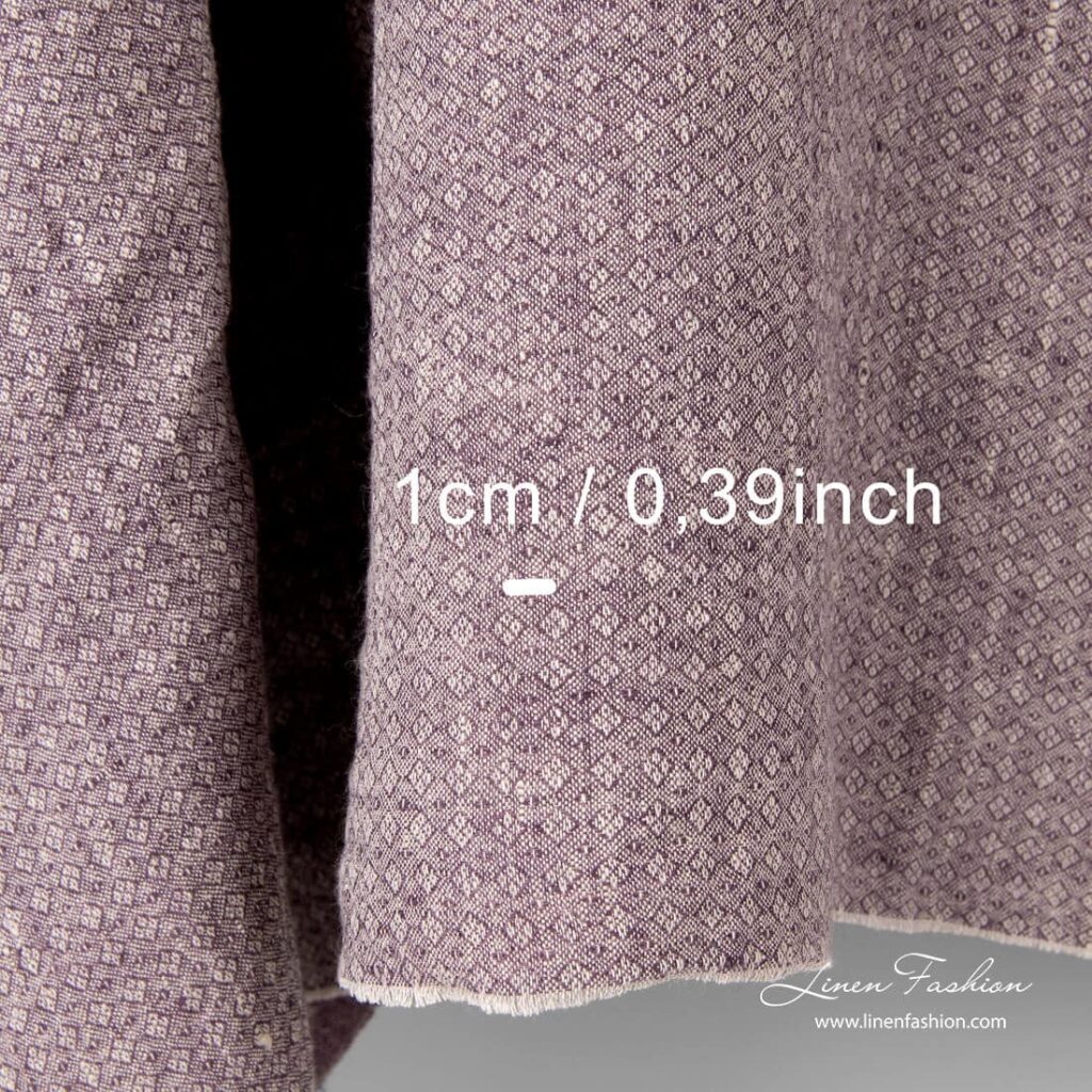 Tissu en lin lavé violet à motifs de petits losanges 4 Washed purple linen fabric in small diamond pattern with measurements