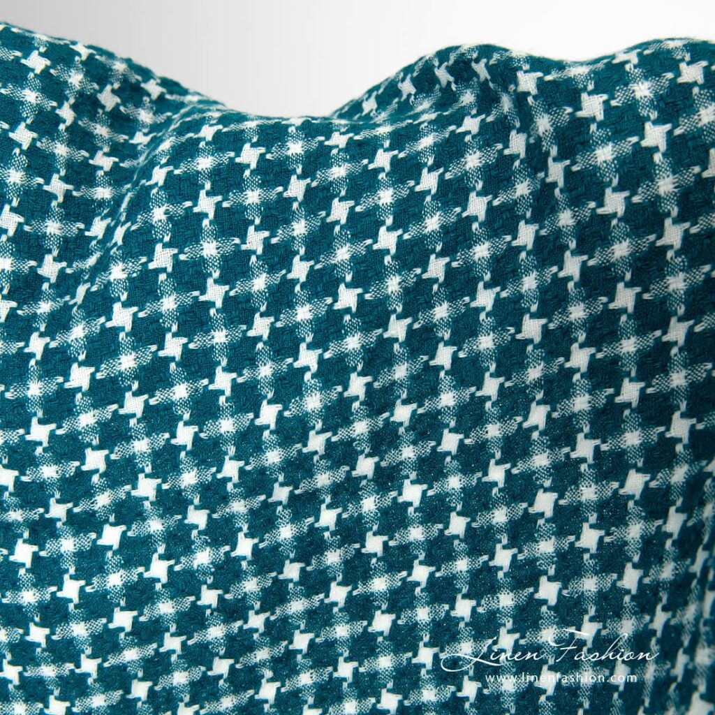 Tissu en lin lavé à motif pied-de-poule turquoise 3 Linen fabric in turquoise and off-white color
