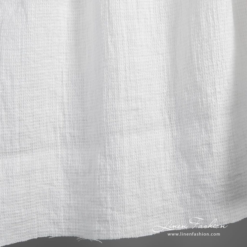 Tissu de lin gaufré blanc cassé lavé 2 White linen fabric with tiny checks