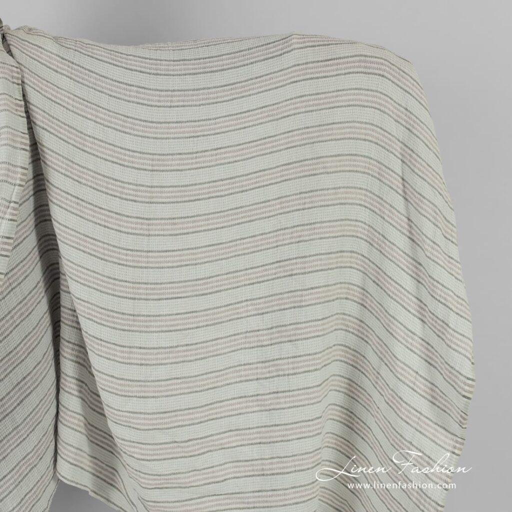 Tissu de lin rayé vert à motif gaufré, lavé 1 Green striped linen fabric in waffle pattern