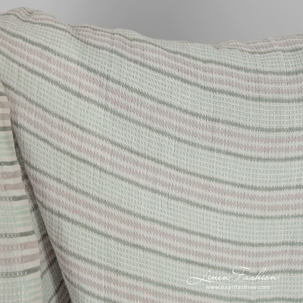 Tissu de lin rayé vert à motif gaufré, lavé 2 Green striped linen fabric in waffle pattern, washed
