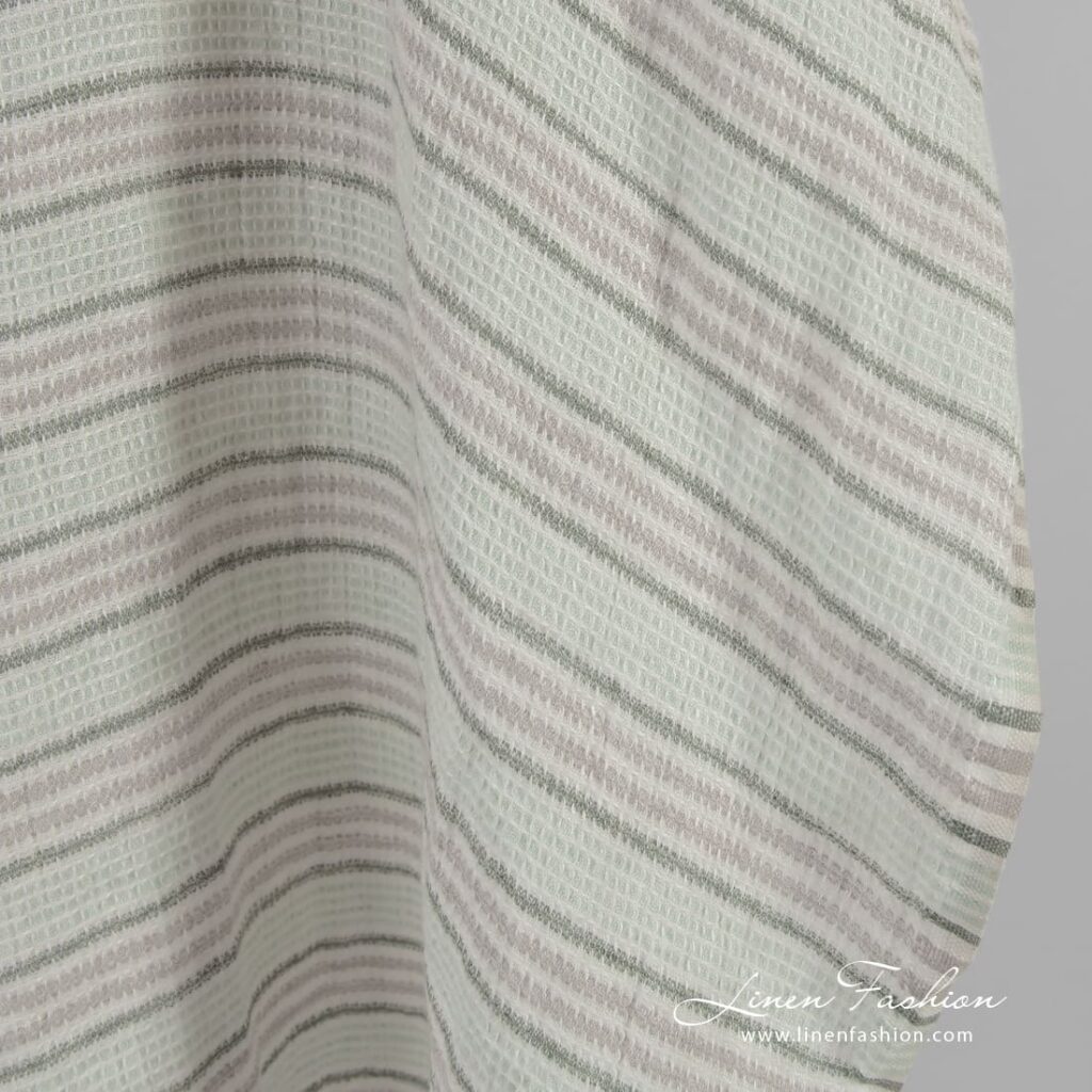 Tissu de lin rayé vert à motif gaufré, lavé 3 Green striped linen fabric in waffle pattern, specially washed to increase softness