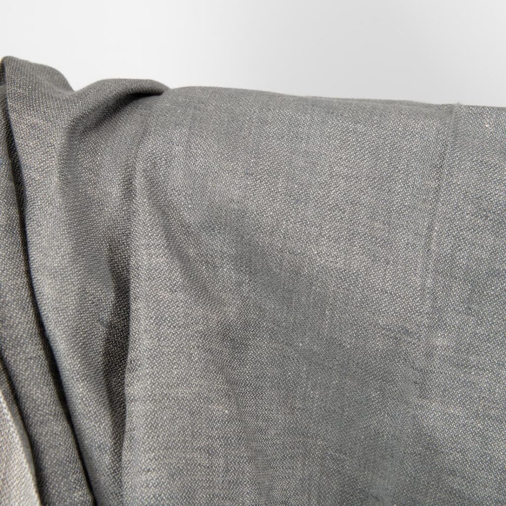Tissu satiné gris lin 3 linen satin grey fabric, double sided. mix of different shades