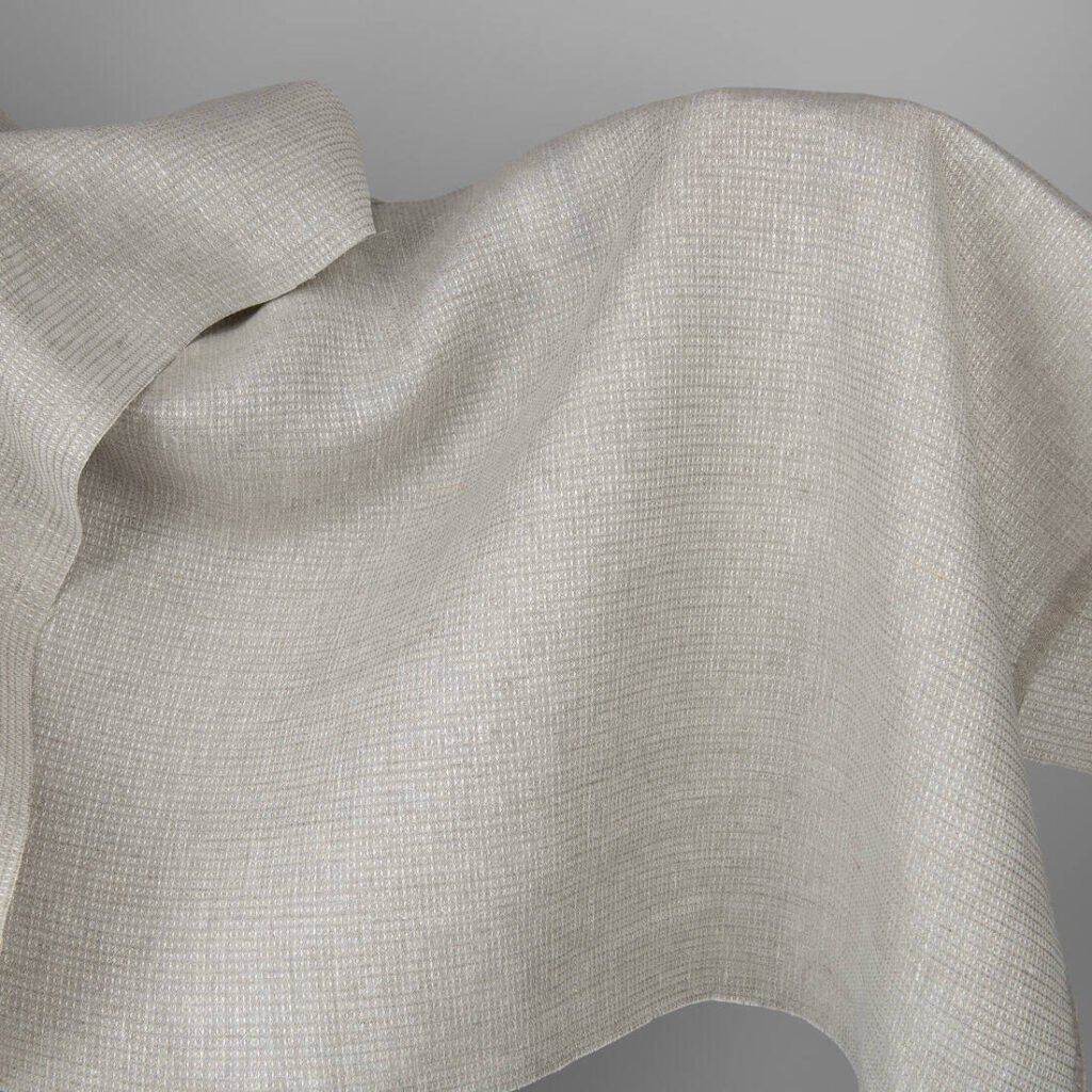 Tissu de lin gris clair à petits carreaux 1 Light grey linen fabric in a tiny check pattern