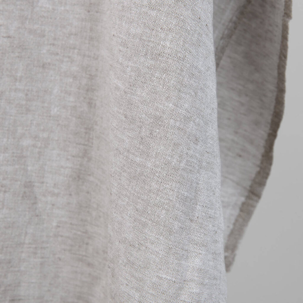 Tissu en coton lin lavé mélangé gris brun 4 Washed linen cotton fabric greyish brown melange edge