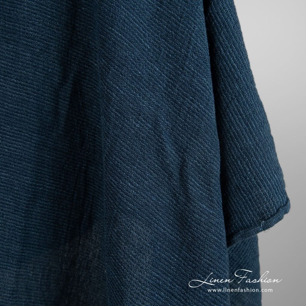 Tissu large en coton lin lavé bleu 4 Wide linen cotton fabric in blue, perfect for clothes and home textile