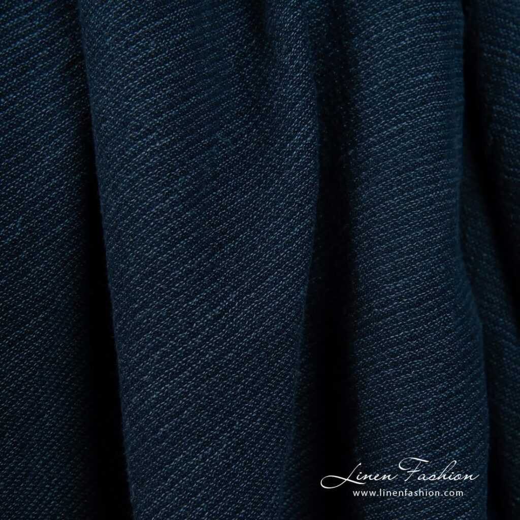 Tissu large en coton lin lavé bleu 3 Wide linen cotton fabric woven from raven black and denim blue yarns