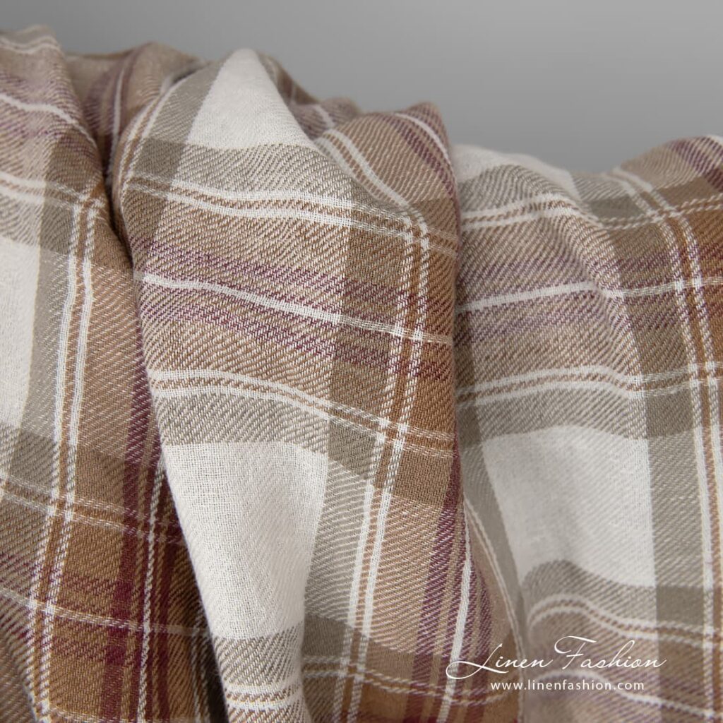 Tissu demi-lin lavé large blanc cassé à carreaux bruns 4 Wide washed half linen fabric off-white with brown checks texture