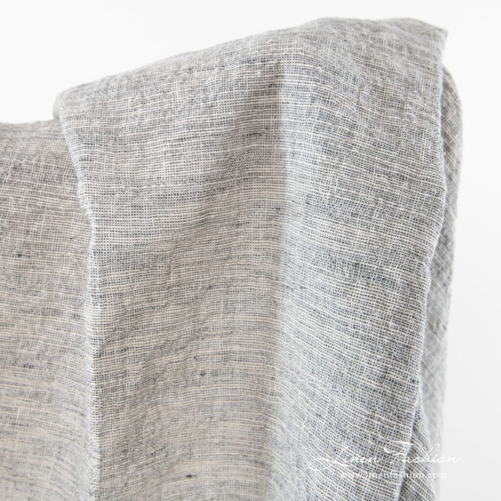 Tissu large en coton lin gris lavé 2 Linen-cotton grey fabric, wide.