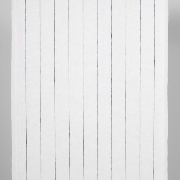 Tissu de lin étroit blanc avec fines rayures bleues