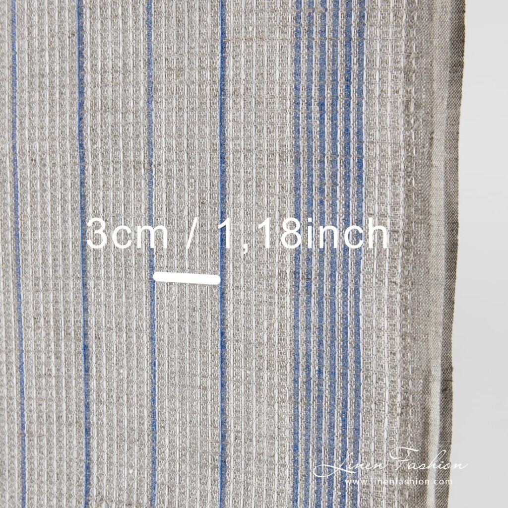 Tissu en lin gris clair de faible largeur 2 Light grey linen fabric.