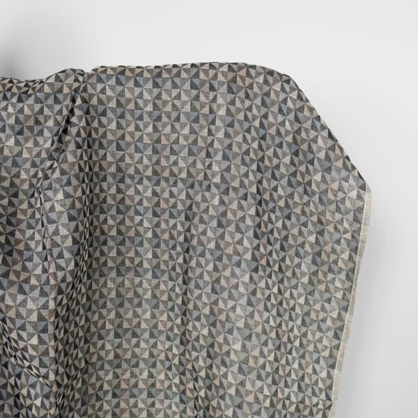 Tissu de lin noir et gris jacquard à motif triangulaire