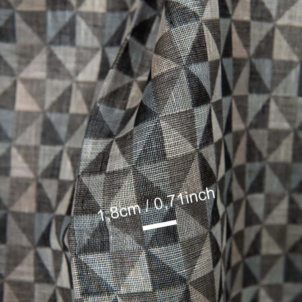 Tissu de lin noir et gris jacquard à motif triangulaire 4 Tissu de lin noir et gris jacquard à motif triangulaire – Image 4