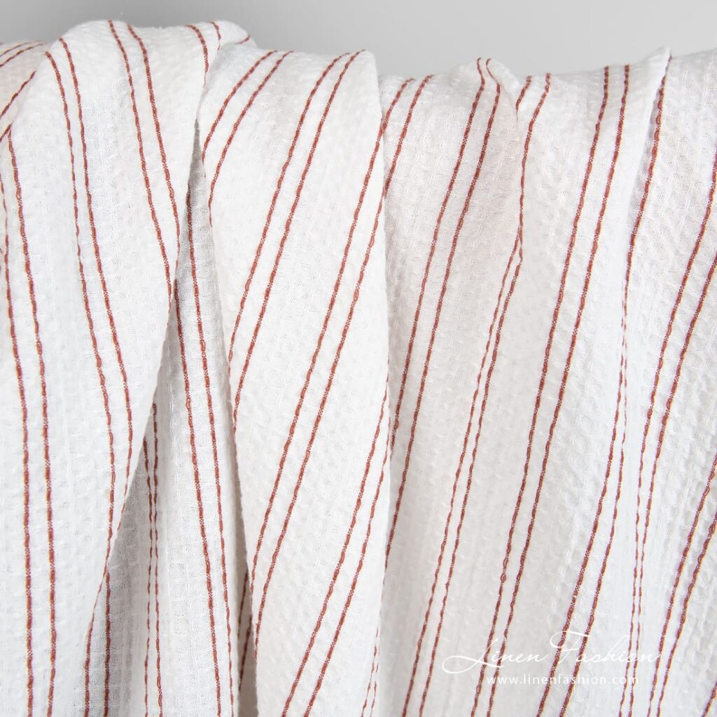 Tissu coton-chanvre à rayures brunes lavées 3 Cotton hemp fabric in brown stripes, perfect for towels and bathrobes