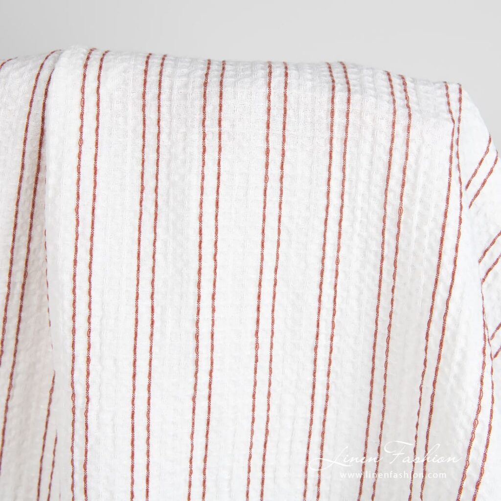 Tissu coton-chanvre à rayures brunes lavées 2 Cotton hemp fabric in brown stripes, specially washed to increase softness