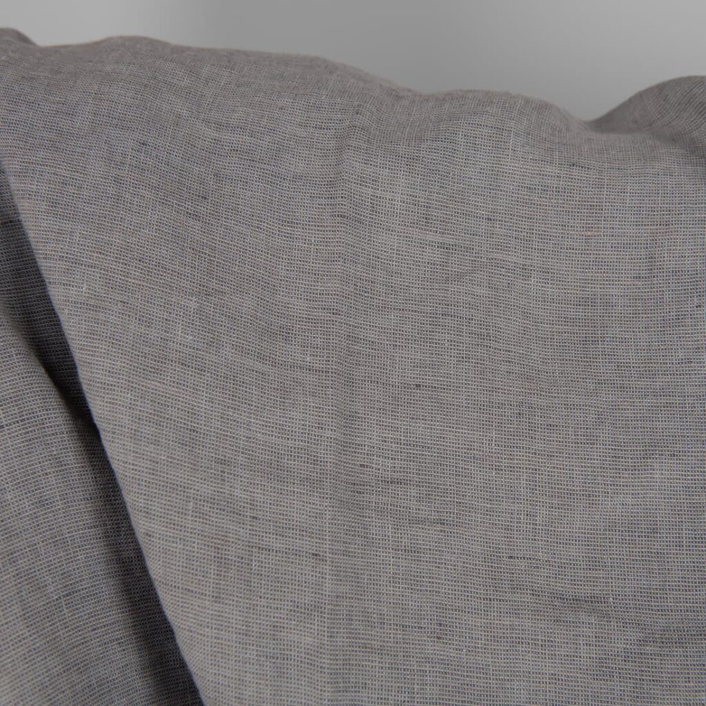 Tissu en lin lavé mélange de tons gris 3 Washed linen fabric grey shades mix close up detail