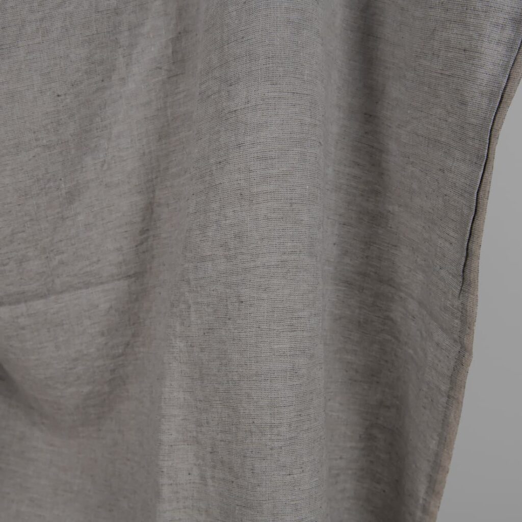 Tissu en lin lavé mélange de tons gris 2 Washed linen fabric grey shades mix edge