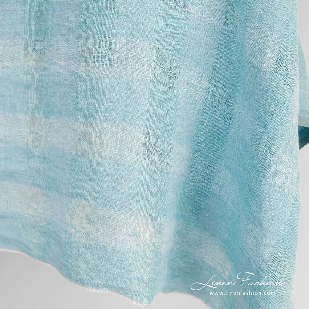 Tissu de lin bleu clair à carreaux transparents lavés 4 Light blue linen fabric, perfect for scarves, shawls, curtains