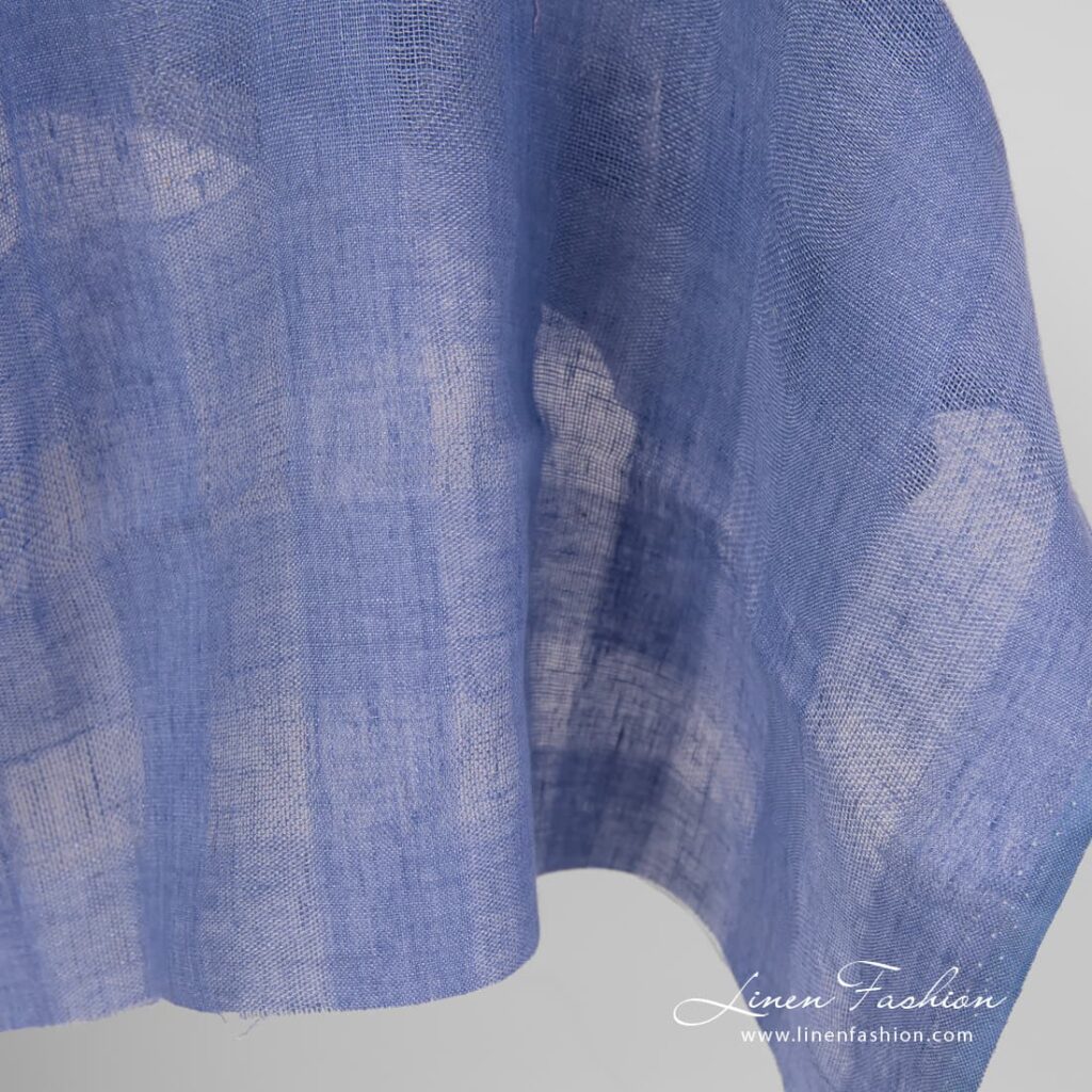 Tissu de lin à carreaux bleu violet 3 100% linen fabric in violet blue.