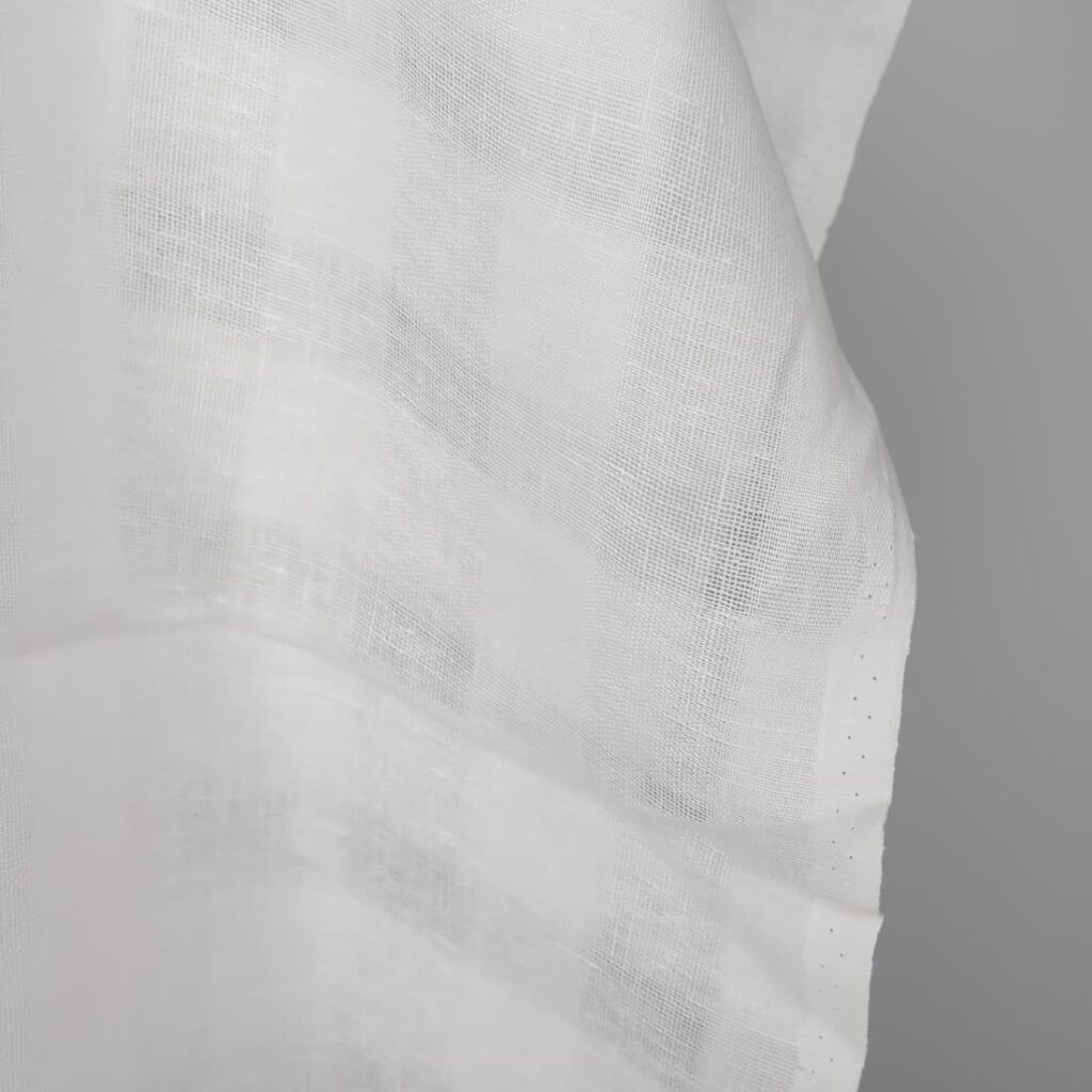 Tissu de lin à carreaux transparents blanc optique 3 Linen fabric optical white transparent checks, fabric edge