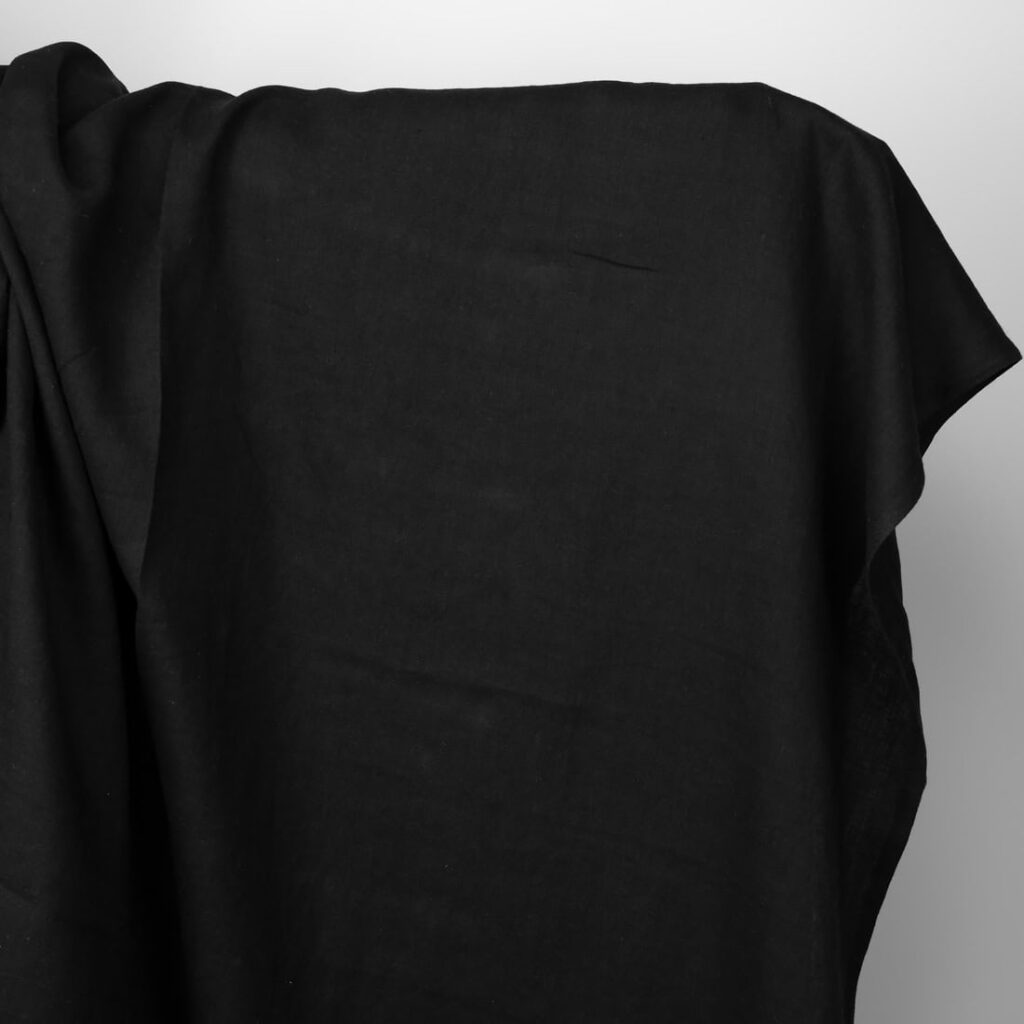 Tissu en lin lavé, coloris noir uni 1 Washed linen fabric solid black colour