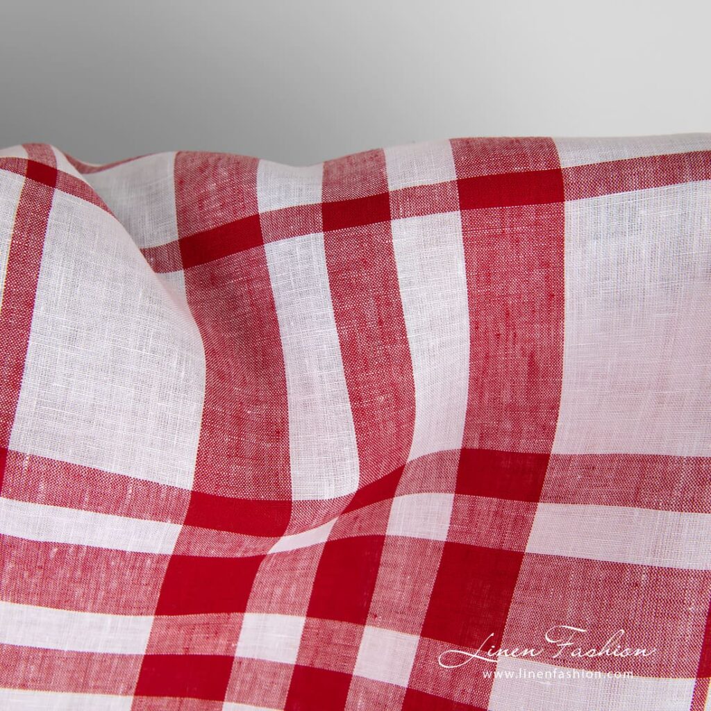 Tissu de lin rouge à carreaux 4 Checked linen fabric closer look