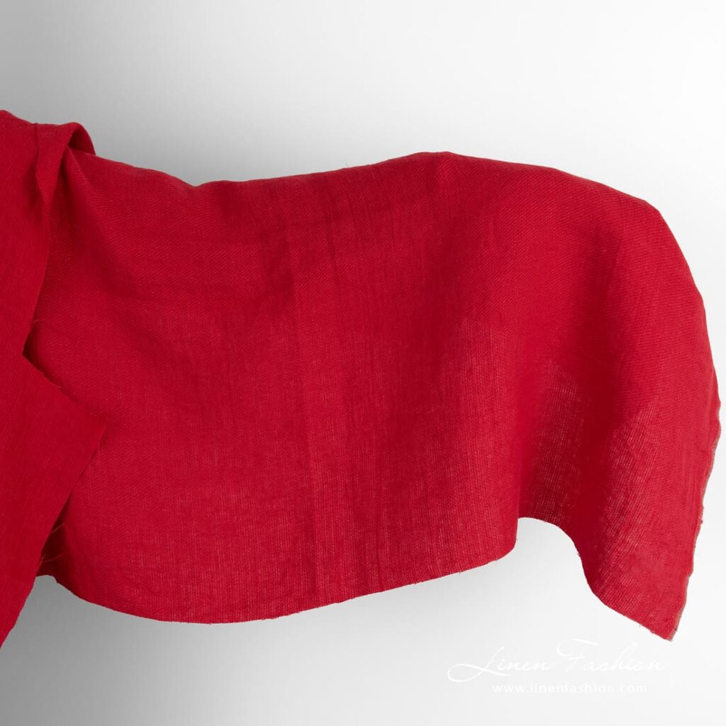 Tissu de lin rouge en armure sergé lavé 1 Red linen fabric, washed