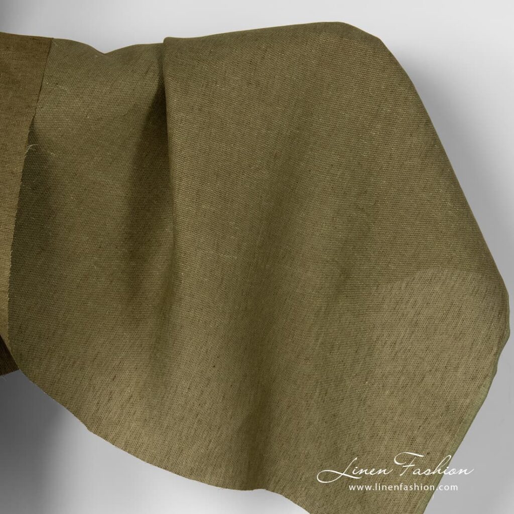 Tissu de lin vert mousse à motif diagonal 1 Moss green linen fabric in diagonal pattern.