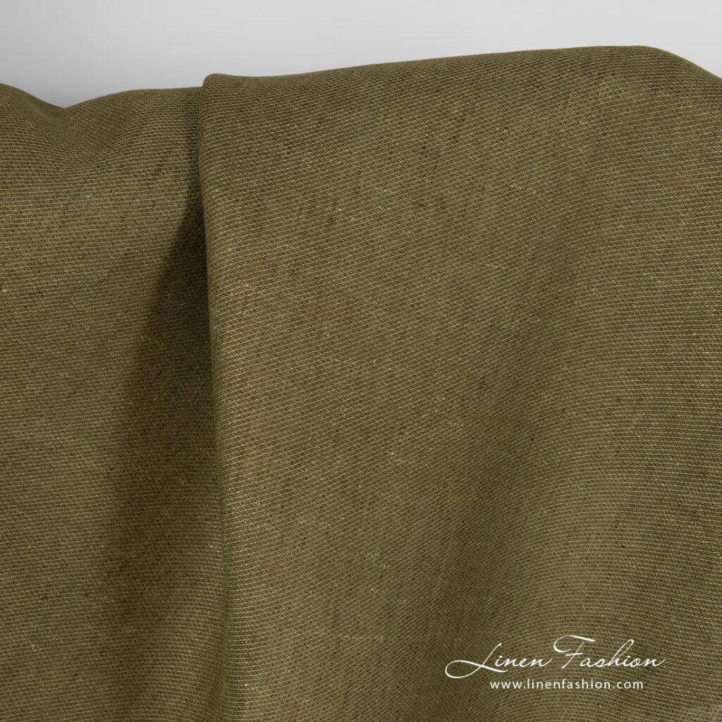 Tissu de lin vert mousse à motif diagonal 2 Moss green dyed linen fabric in diagonal pattern.