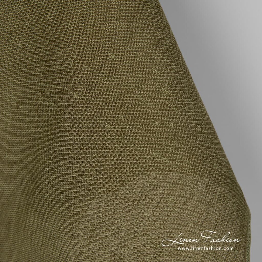 Tissu de lin vert mousse à motif diagonal 3 100% linen fabric in moss green.