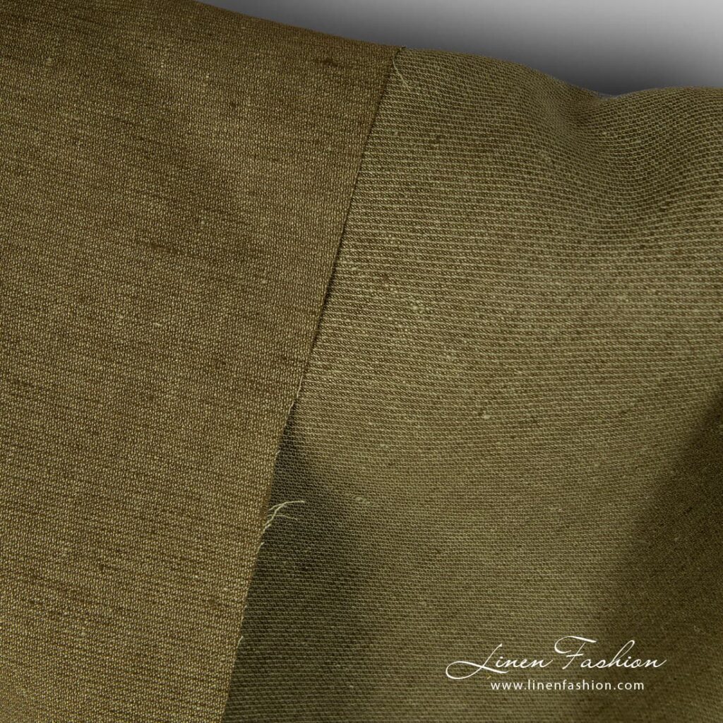 Tissu de lin vert mousse à motif diagonal 4 Diagonal patterned moss green linen fabric.