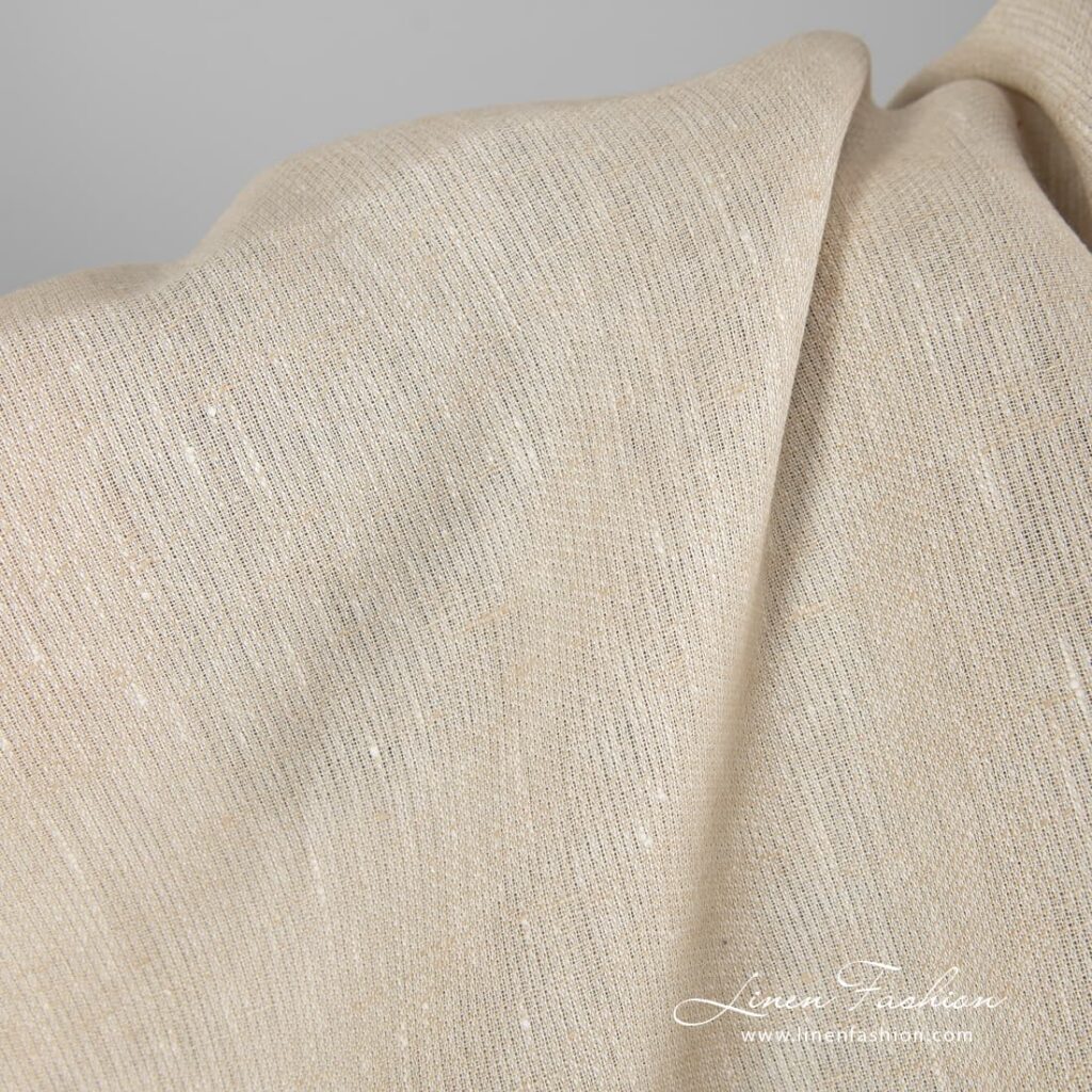 Tissu en lin de couleur sable clair à motif diagonal 3 Patterned linen fabric in light sand colour.