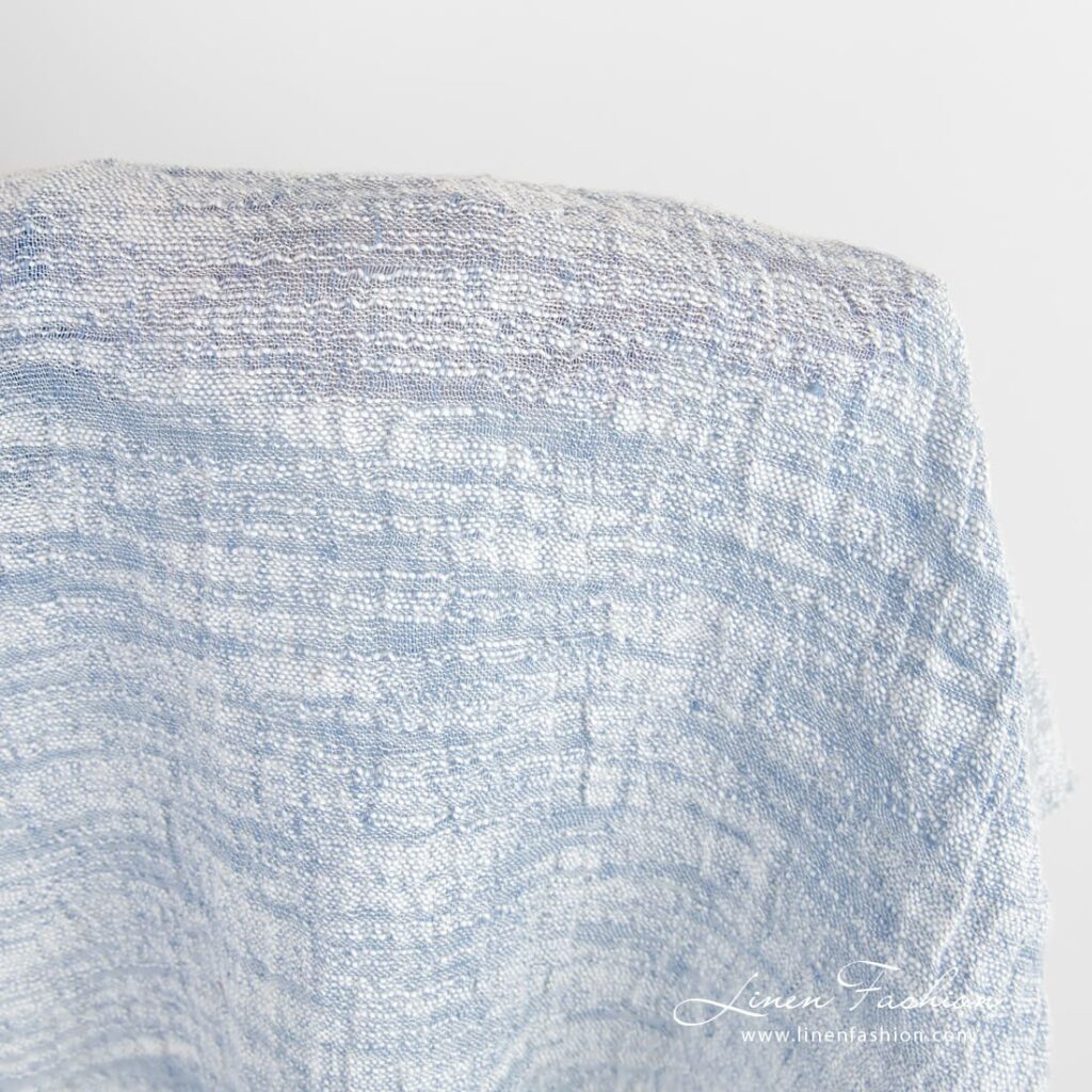 Tissu en coton lin bleu à rayures blanches lavé 3 Linen cotton fabric with blue and white fancy yarns, washed