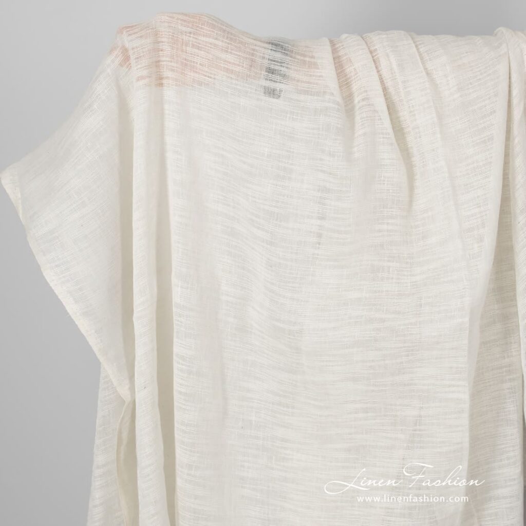 Tissu de coton lin transparent blanc cassé à rayures 1 Off-white sheer linen / cotton fabric in stripes