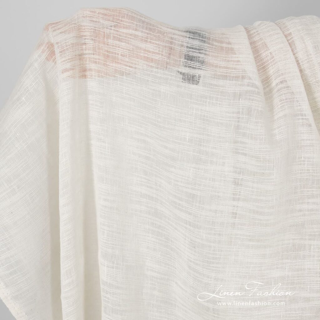 Tissu de coton lin transparent blanc cassé à rayures 2 Off-white sheer linen / cotton fabric in stripes